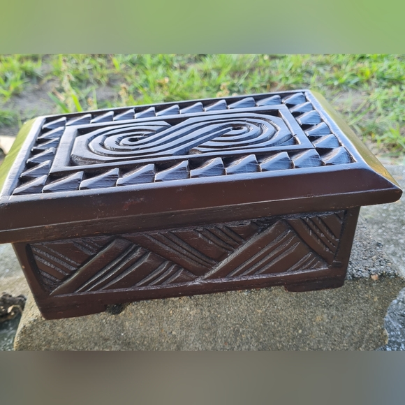 Hand Carved Jewelry box - Picture 5 of 7